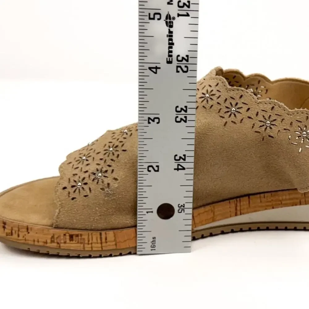 Sesto Meucci Sandals 8.5 Tan Suede Laser Cut‎ Floral Studded Wedge Boho Italian